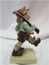 VOLUNTEERS 5 3/4" Figurine   (Hummel 50/0, TMK1)