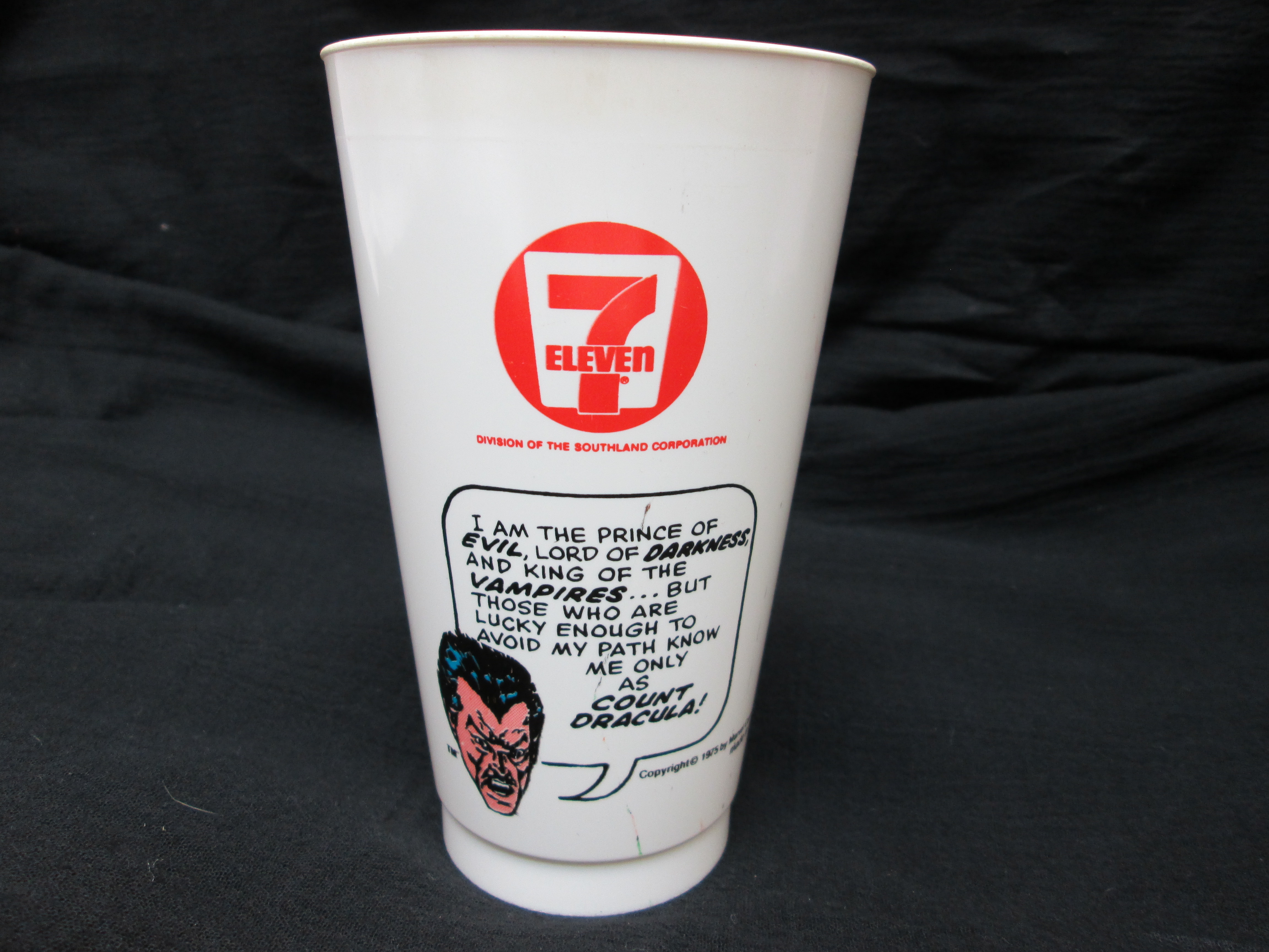 How much is Dracula Slurpee Cup (7 Eleven,1975) worth? | iGuide.net ...