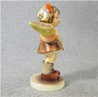A SWEET OFFERING Figurine Hummel 549 3/0 TMK 7