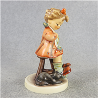 MOTHER'S HELPER Figurine (Hummel 133, TMK)