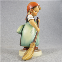 LITTLE SWEEPER Figurine (Hummel 171, TMK)