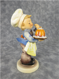 THE BAKER Figurine (Hummel 128, TMK)