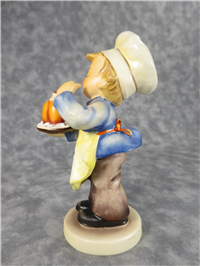 THE BAKER Figurine (Hummel 128, TMK)