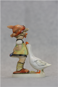 GOOSE GIRL (Doughnut base/Small grass) Figurine (Hummel 47/3/0, TMK)