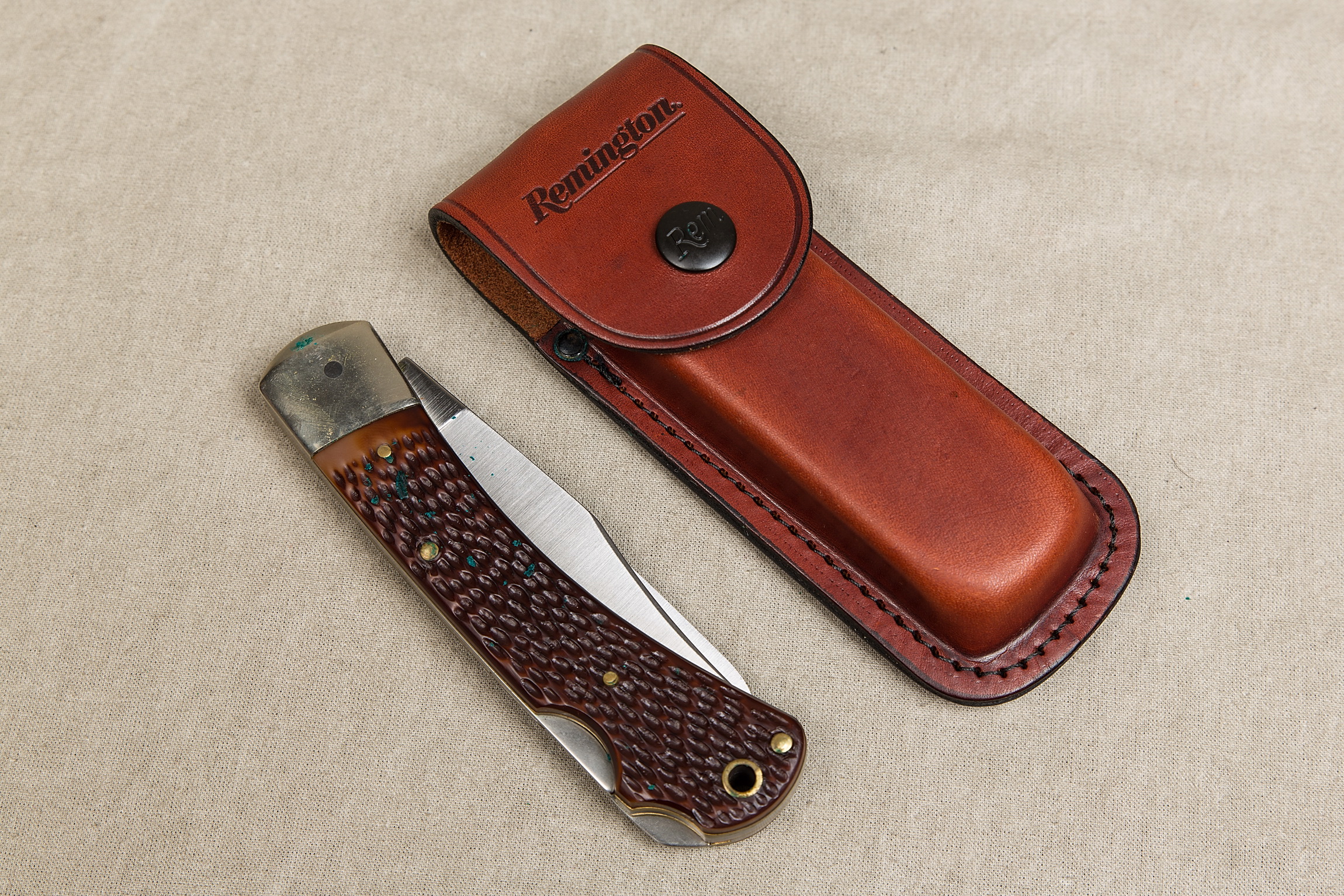 How much is REMINGTON UMC R3 Big Game Folding Lockback Knife with Gut