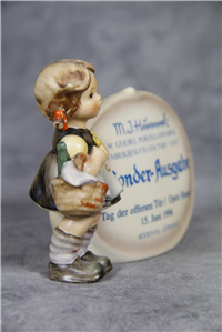 LITTLE VISITOR 1996 Factory Visit Plaque (Hummel 722, TMK)