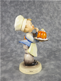 THE BAKER 4-3/4 inch Figurine  (Hummel 128, TMK 3)