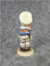 THE BAKER 4-3/4 inch Figurine  (Hummel 128, TMK 3)