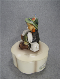 PLAYMATES Hasenvater Limited Edition Music Box (Hummel IV/58, TMK)