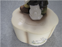 PLAYMATES Hasenvater Limited Edition Music Box (Hummel IV/58, TMK)