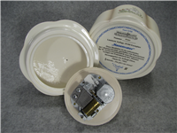 PLAYMATES Hasenvater Limited Edition Music Box (Hummel IV/58, TMK)