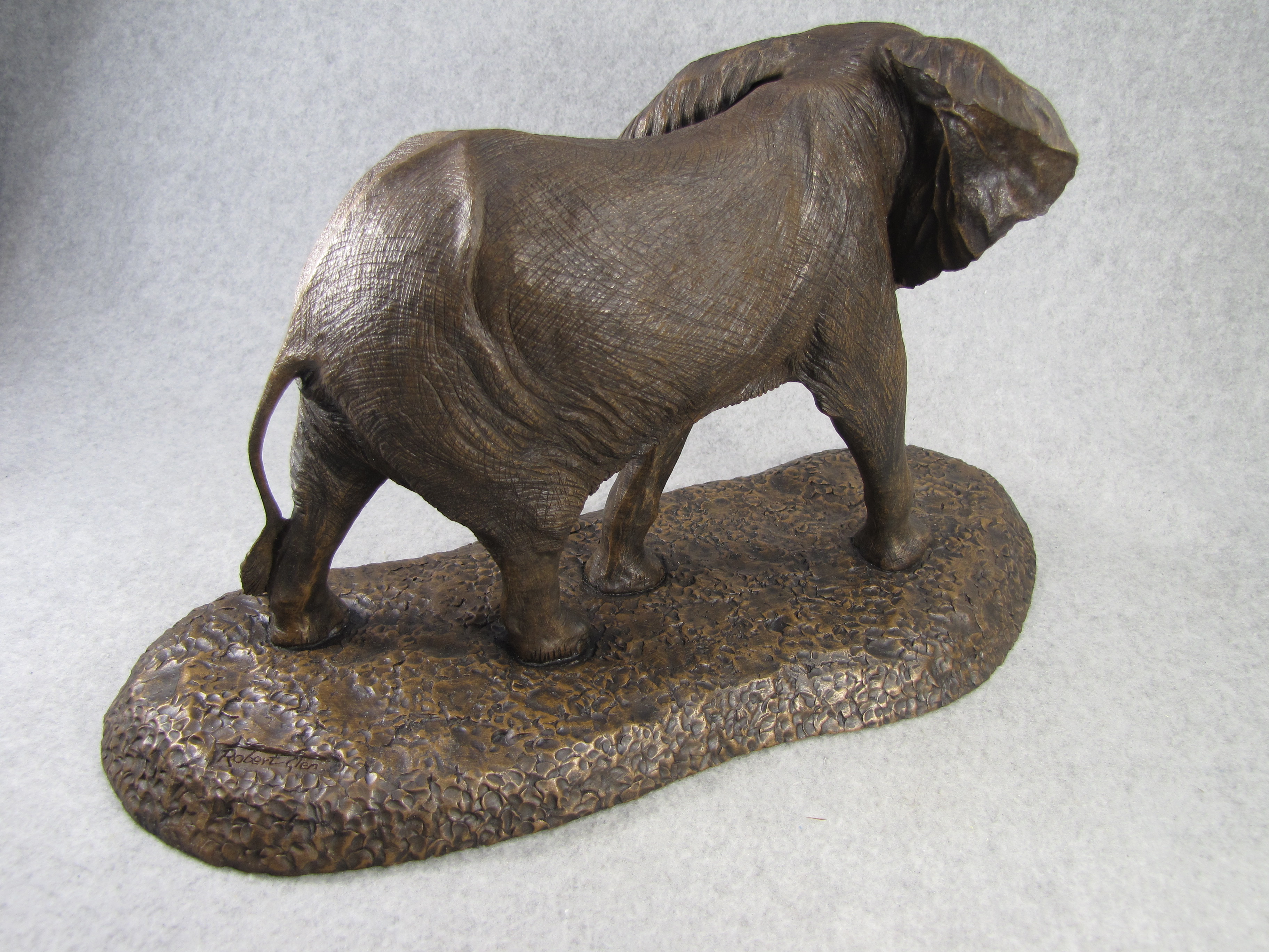 ロバート・グレン GIANT OF THE AFRICAN PLAINS How much is 1983 East African Wildlife Society Giant Of The