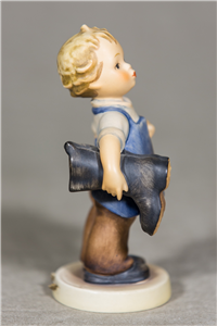 BOOTS 5 inch Figurine (Hummel 143/0, TMK 5)