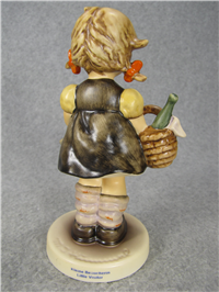 LITTLE VISITOR Figurine (Hummel 563/0, Club Exclusive, TMK)