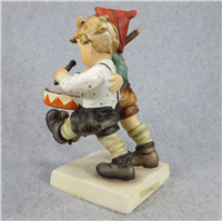 VOLUNTEERS Figurine (Hummel 50/I, TMK)