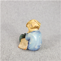 A NAP 2 1/4 inch Figurine (Hummel 534, TMK 7)