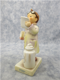 LITTLE PHARMACIST Figurine (Hummel 322, TMK)