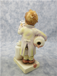 LITTLE PHARMACIST Figurine (Hummel 322, TMK)