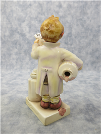 LITTLE PHARMACIST Figurine (Hummel 322, TMK)