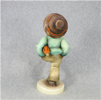 HAPPY TRAVELER Figurine (Hummel 109/II, TMK)