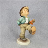 HAPPY TRAVELER Figurine (Hummel 109/II, TMK)