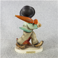 STROLLING ALONG Figurine (Hummel 5, TMK)