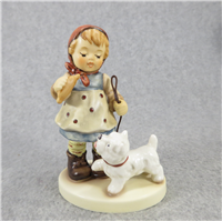 Special Edition CHRISTMAS TREAT Figurine + BAKERY DISPLAY Hummelscape 1140-D (Hummel 2264, TMK)