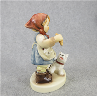 Special Edition CHRISTMAS TREAT Figurine + BAKERY DISPLAY Hummelscape 1140-D (Hummel 2264, TMK)