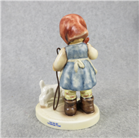 Special Edition CHRISTMAS TREAT Figurine + BAKERY DISPLAY Hummelscape 1140-D (Hummel 2264, TMK)