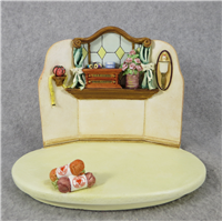 Limited Edition LITTLE KNITTER Figurine + QUILTING BEE Hummelscape 1147-D (Hummel 2107/B, TMK)
