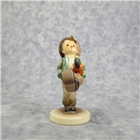 GLOBE TROTTER 5 inch Final Issue Figurine  (Hummel 79, TMK 7)