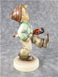 HAPPY TRAVELER Figurine (Hummel 109/0, TMK)