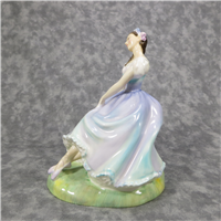 GISELLE Bone China Figurine (Royal Doulton, HN 2139)