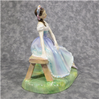 GISELLE Bone China Figurine (Royal Doulton, HN 2139)