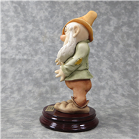 Disney Showcase SNEEZY Seven Dwarfs 6-3/4 inch Figurine   (Giuseppe Armani, 0914-C, 1994)