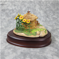 ENCHANTED PLACES Fifer Pig's Straw House 2-1/2 inch Disney Sculpture (WDCC, 11K-41205-0, 1996-1998)