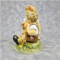 BLUMENKINDER (Flower Children) First Issue Figurine (Hummel 914, TMK)