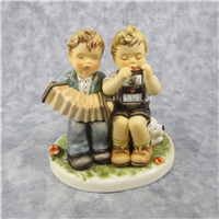 TUNING UP Figurine & Post Card Set (Hummel 915, TMK)