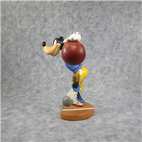 GOOFY Dribbling Down Court 8-1/2 inch Disney Figurine (WDCC, 11K-41404-0, 1998-2000)