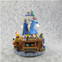 SNOW WHITE AND THE SEVEN DWARFS 7-1/2 Inch Snowglobe (Disney Direct, #15484)