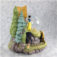 SNOW WHITE AND THE SEVEN DWARFS 9-1/4 inch Musical Snowglobe with Motion (Disney Direct)