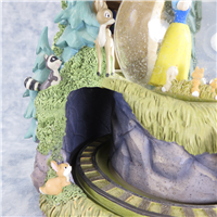 SNOW WHITE AND THE SEVEN DWARFS 9-1/4 inch Musical Snowglobe with Motion (Disney Direct)