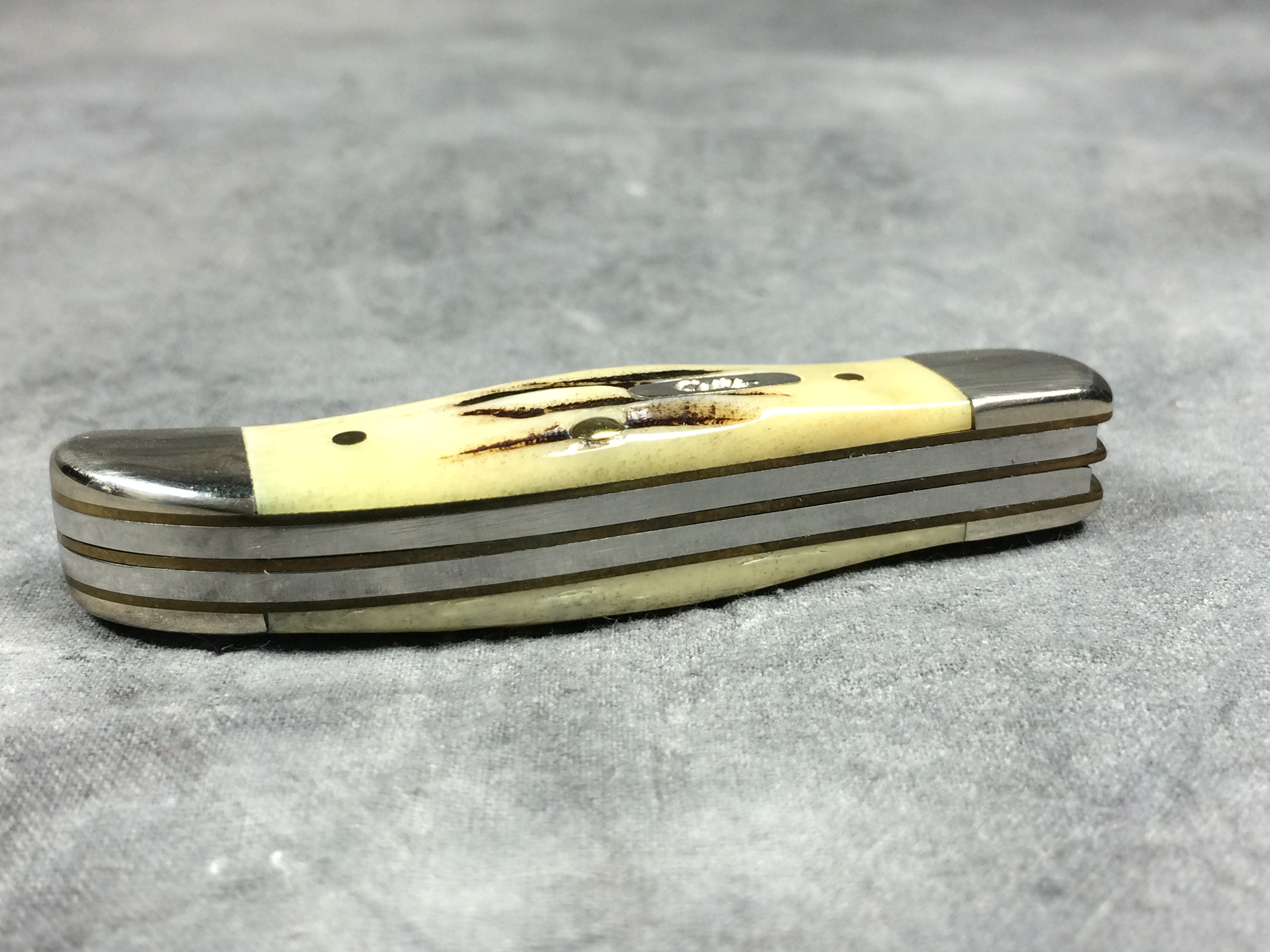 デスハンター How much is 2001 Case THV 62165 Vintage Bone Folding Hunter worth