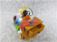 GOOFY'S FISH BOWL 7-1/2 inch Musical Snow Globe with Motion (Disney Direct, #28571)