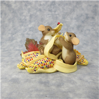 IT'S NICE TO HAVE YOU WITH ME EAR AFTER EAR 3 inch Thanksgiving/Fall Corncob Mouse Figurine (Charming Tails, Enesco, 49787, 2008)