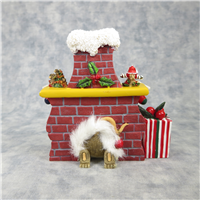 STOCKING UP FOR SANTA 4 inch Santa In Chimney Mouse Figurine (Charming Tails, Enesco, 87/171, 2007)