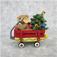ALL READY TO GET CHRISTMAS ROLLING 3 inch Mouse in Wagon Figurine (Charming Tails, Enesco, 87/158, 2005)