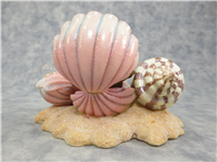 HAPPY AS A CLAM 2-7/8 inch Mouse/Beach Seashell Figurine (Charming Tails, Enesco, 89/269)