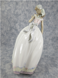 CINDERELLA 'The Glass Slipper' 1 Porcelain Figurine (Lladro, #5957)