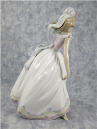 CINDERELLA 'The Glass Slipper' 1 Porcelain Figurine (Lladro, #5957)